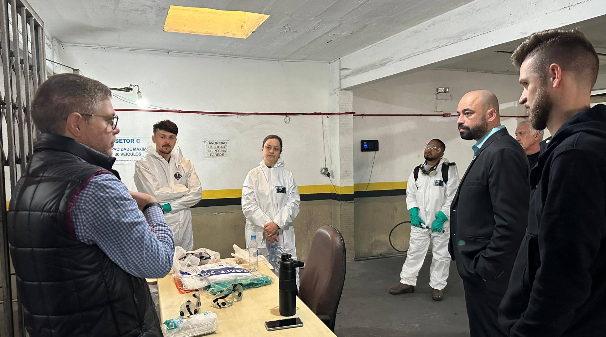Saúde Estadual realiza aplicação de inseticida nos seus prédios para controle do mosquito Aedes aegypti