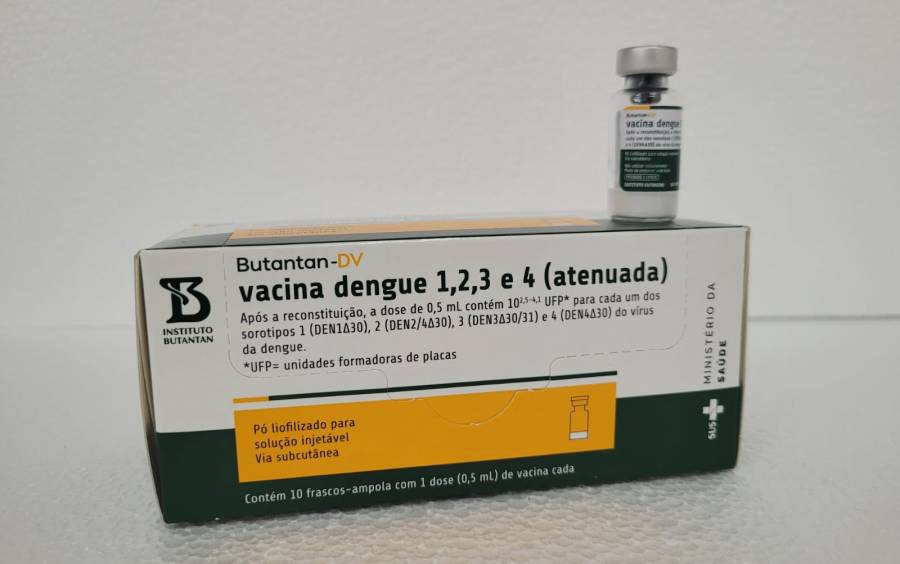 Santa Catarina inicia distribuição de vacinas contra a dengue a profissionais de saúde
