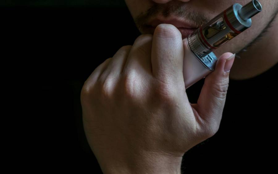 Santa Catarina registra queda do tabagismo, mas avanço dos cigarros eletrônicos entre jovens acende alerta