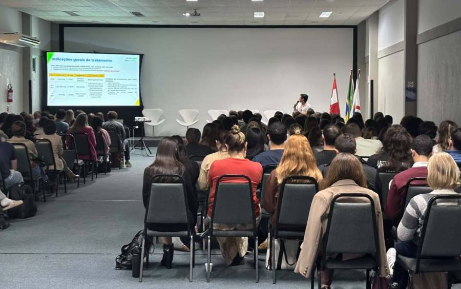 Capacitação reúne profissionais para fortalecer o enfrentamento às hepatites virais em Santa Catarina
